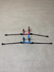 Manivela de campana de dirección de aluminio Tmaxx Emaxx rojo azul - Imagen 1 de 6