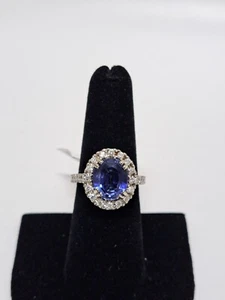 ANELLO AUREOLA ZAFFIRO/DIAMANTE creato in laboratorio oro bianco 14 carati - Foto 1 di 6