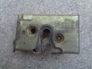 1986 AUDI 80 REAR DOOR LOCK LATCH LEFT DRIVER SIDE P#173839015D OEM - Picture 1 of 3
