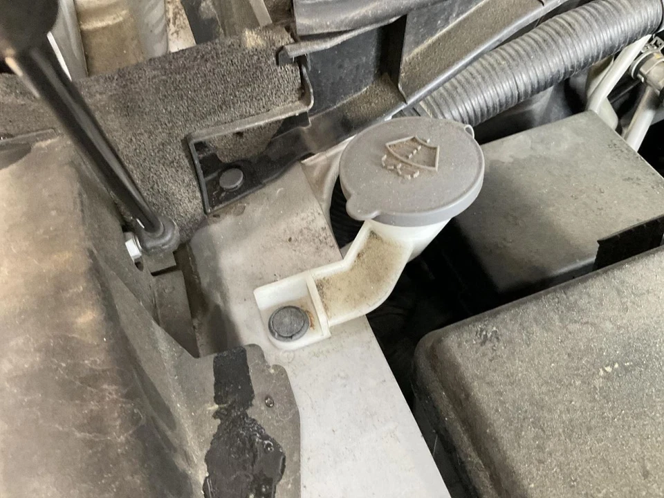 Wash Reservoir Fits 14-23 INFINITI QX80 4822017 - Image 1 of 1