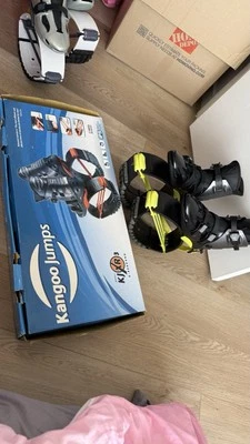 Bota de Salto Kangoo Jumps KJ XR3 SE X-Rebound Preta Feminina/Masculina Tamanho Médio - Imagem 1 de 4