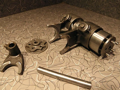 Piezas y horquillas de tambor de cambio Suzuki TS100 1975 Foto 1 de 3