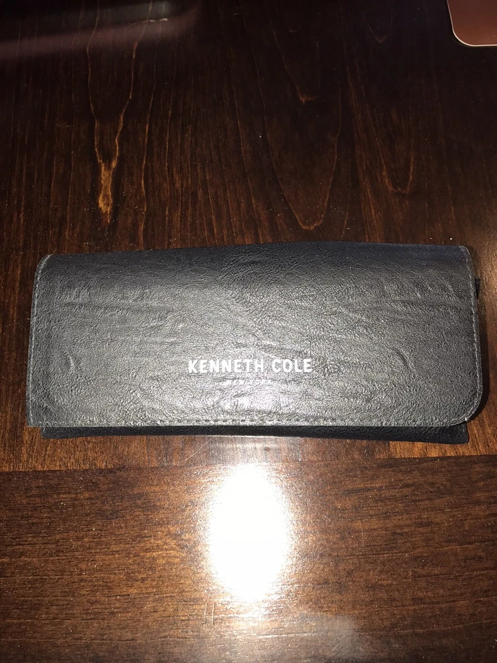 Мягкий чехол Kenneth Cole - Изображение 1 из 1