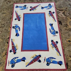 Alfombra de lana Company Store 4x6 vintage con tema de avión para habitación de niños - Imagen 1 de 9