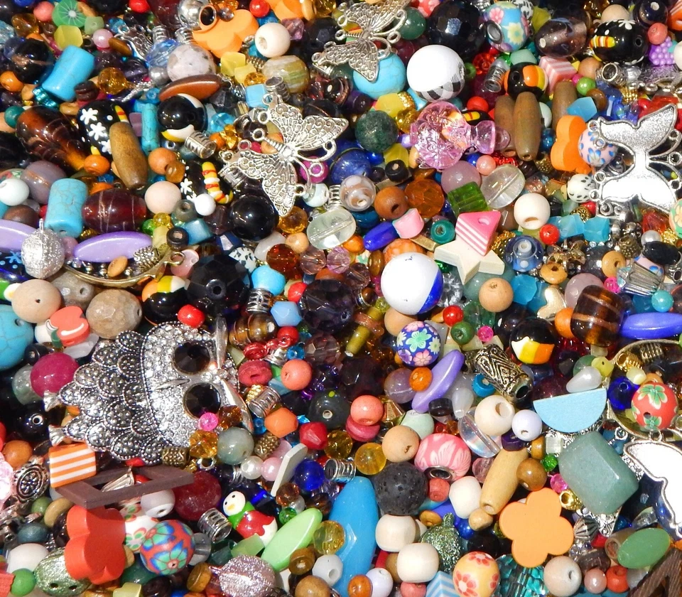 2 Kg Perlen Mix Metall Holz Stein Glas Acryl Bastlerbedarf Schmuckherstellung - Bild 1 von 4