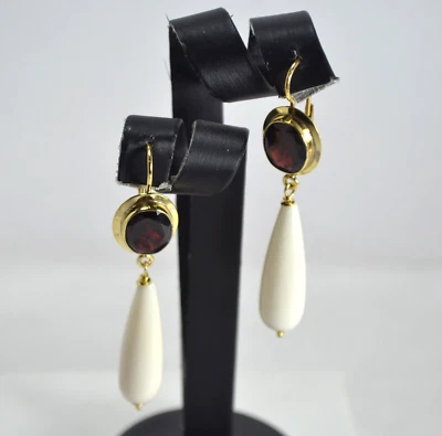 ORECCHINI  ARGENTO 925 DORATO  CABOCHON GRANATO  E  PENDOLI OSSO       AGHT 0920 - Immagine 1 di 3