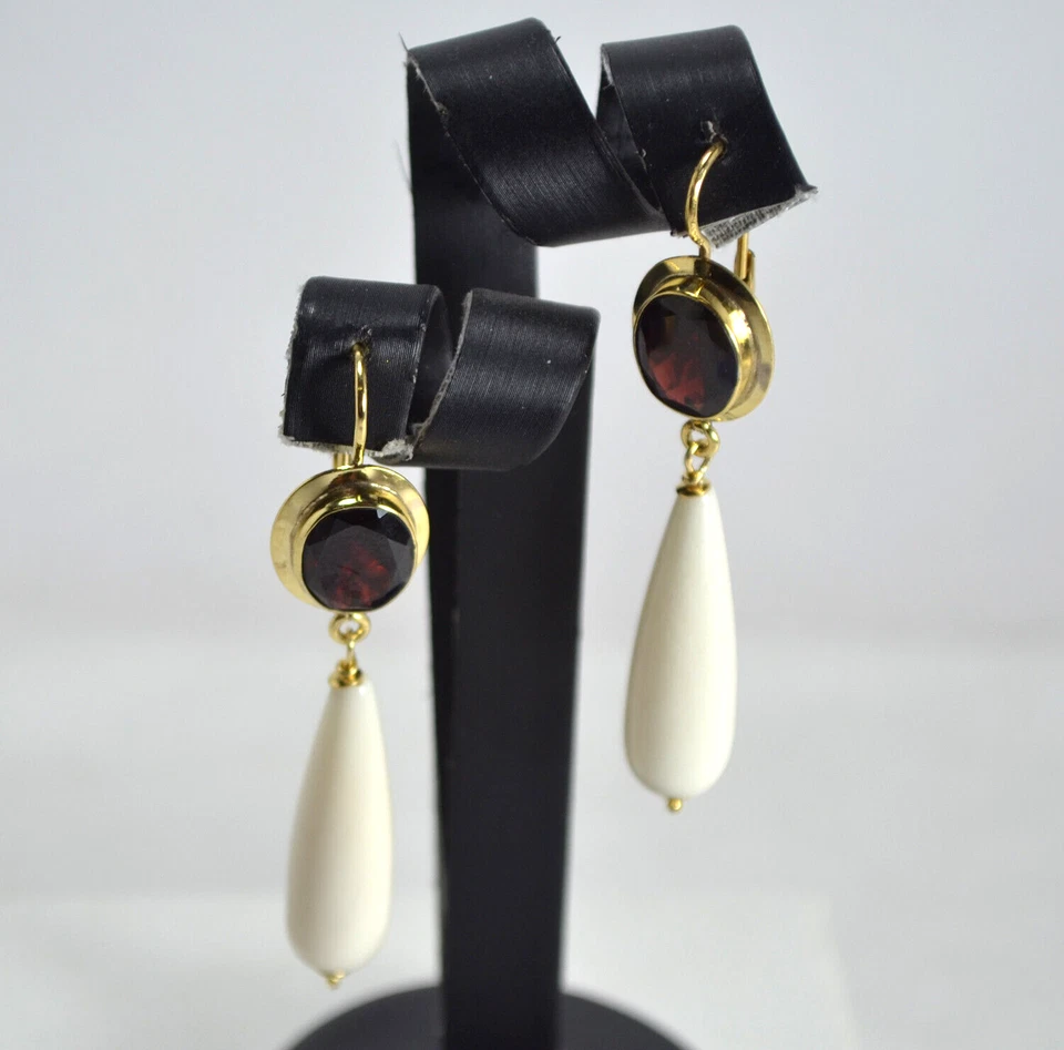 ORECCHINI  ARGENTO 925 DORATO  CABOCHON GRANATO  E  PENDOLI OSSO       AGHT 0920 - Immagine 1 di 3