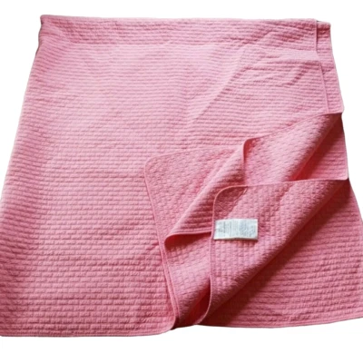 Precioso Edredón Rosa Talla Queen - Gran Calidad y Detalle - Nunca Usado. Foto 1 de 4