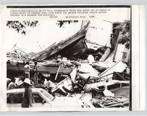 SINGAPUR Hotel Nuevo Mundo COLAPSADO Trágico Accidente 1986 Prensa Foto Láser - Imagen 1 de 2