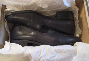 Nine-West~Ladies~Black Leather Slip-On Shoes~Size 8.5 Narrow~New~Original Box - Picture 1 of 13