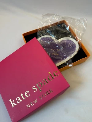 Plato corazón púrpura Kate Spade Posy Court 6,75 pulgadas Foto 1 de 4