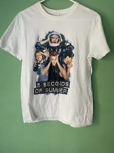 5 Seconds of Summer T Shirt 2016 Medium Tour Merch Tee Band Souvenir - Picture 1 of 4