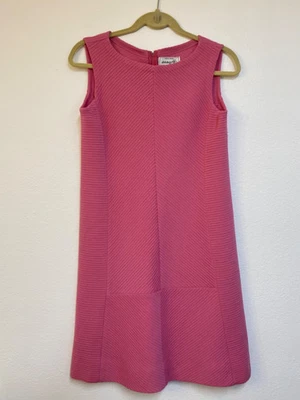 Vestido recto italiano de lana texturizada rosa chicle Avagolf vintage raro años 60 pequeño Foto 1 de 4
