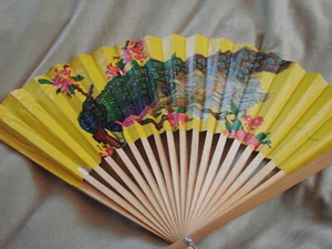 Vintage Hand Fan 70s Yellow Bamboo Paper PEACOCK 9x15" VGC - Picture 1 of 3