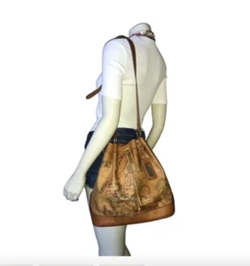 Alviero Martini Timeless Geo Classic Bucket Bag - Picture 1 of 10