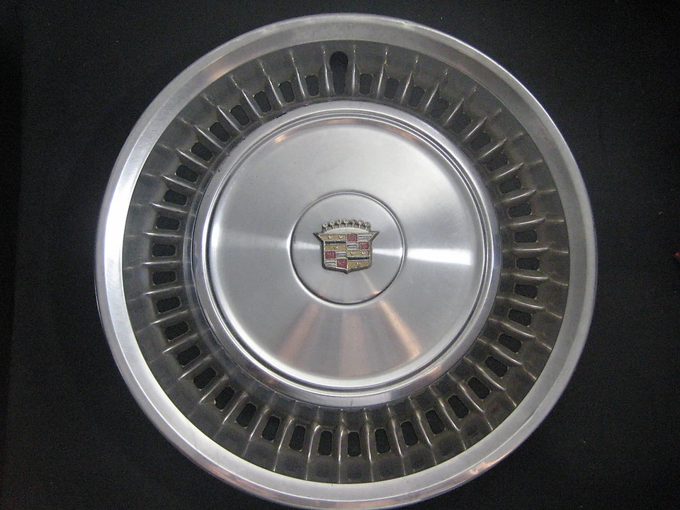 Cadillac Deville Calais Fleetwood 71 72 tracción trasera llanta de acero inoxidable tapacubos cubierta de rueda Foto 1 de 1