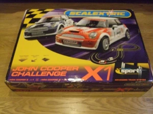 KOMPLETT VERPACKTES JOHN COOPER CHALLENGE SCALEXTRIC-SET. - Bild 1 von 12
