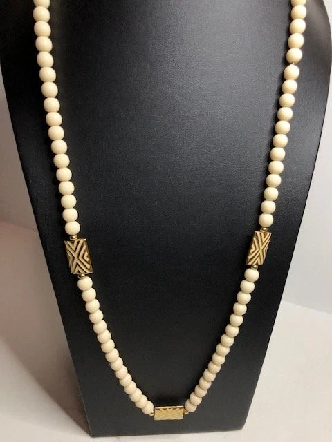 9094 Collar Napier Cuentas 26 Pulgadas Tono Oro Crema Acentos Geométricos Foto 1 de 3