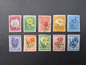 Netherlands - Summer stamps (flowers) 1952 & 1953 - beautiful used stamps - Picture 1 of 2