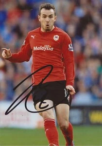 CARDIFF: FOTO DE ACCIÓN FIRMADA POR JORDON MUTCH 6x4 + certificado de autenticidad - Imagen 1 de 1