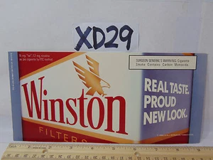 INSEGNA ESPOSITORE NEGOZIO CARTONE SIGARETTE 4 1/2" X 9 1/4" WINSTON 1988 NUOVO LOOK - Foto 1 di 10