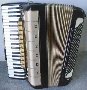 Hohner 400 FS Accordion, Excellent Condition - Picture 1 of 14