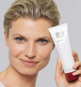 Nu Skin Vitamin C 180 Face Wash (SIZE 125 ML) - Picture 1 of 4