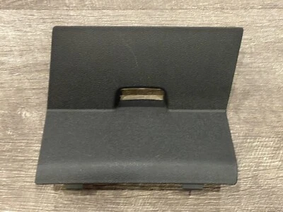 Cubierta de fusible interior en tablero Toyota Scion XA 2004-06 55545-52060 OEM usada  Foto 1 de 4