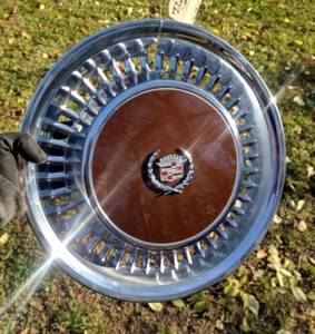 RARE 1970's Cadillac Fleetwood Deville DARK BROWN Wheel Cover Hubcap *LIKE NEW* - Picture 1 of 8