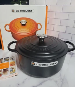 Le Creuset Signature Cast Iron 5.5 Quart Round Dutch Oven, Matt Black Licorice - Picture 1 of 4