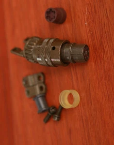 Amphenol Mill connector ( PT06E-10-6S(SR) For Codan 9350/4040 tuners - Picture 1 of 3