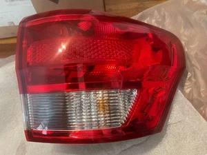 Jeep Grand Cherokee 11-13 NEW GENUINE RH outer rear light unit 55079414AF 16G - Picture 1 of 6