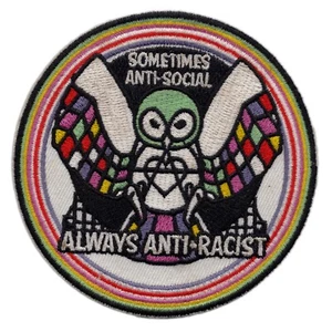 Manchmal asozial - immer antirassistisch - Kreisaufnäher - Anarchistische Ravereule - Bild 1 von 2