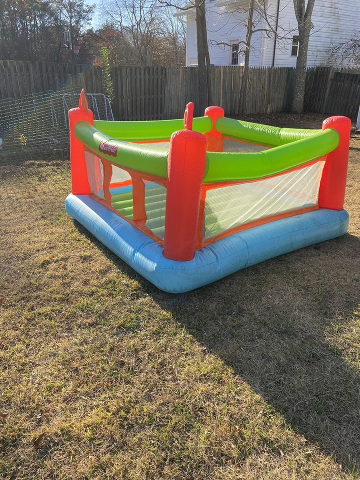 Fisher-Price 15264 Bounceational Bounce House 带内置泵 — 第 1/1 张图片