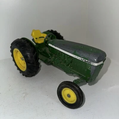 Ertl John Deere 1960 Collector's Edition Model 3010 Tractor 1/16 Scale Die Cast - Image 1 of 4