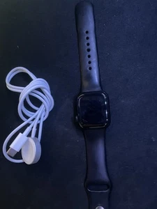 Apple Watch Series SE  40mm Black Aluminium Case/Black Sport Band (GPS +... - Photo 1 sur 3