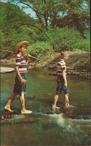 Me and Huck Finn Hannibal Missouri MO. Chrom Postkarte - Bild 1 von 2