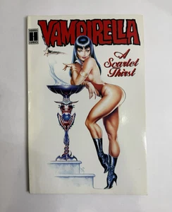 Hermosa portada de Dave Stevens Vampirella: A Scarlet Thirst Harris Comics 1993 - Imagen 1 de 18