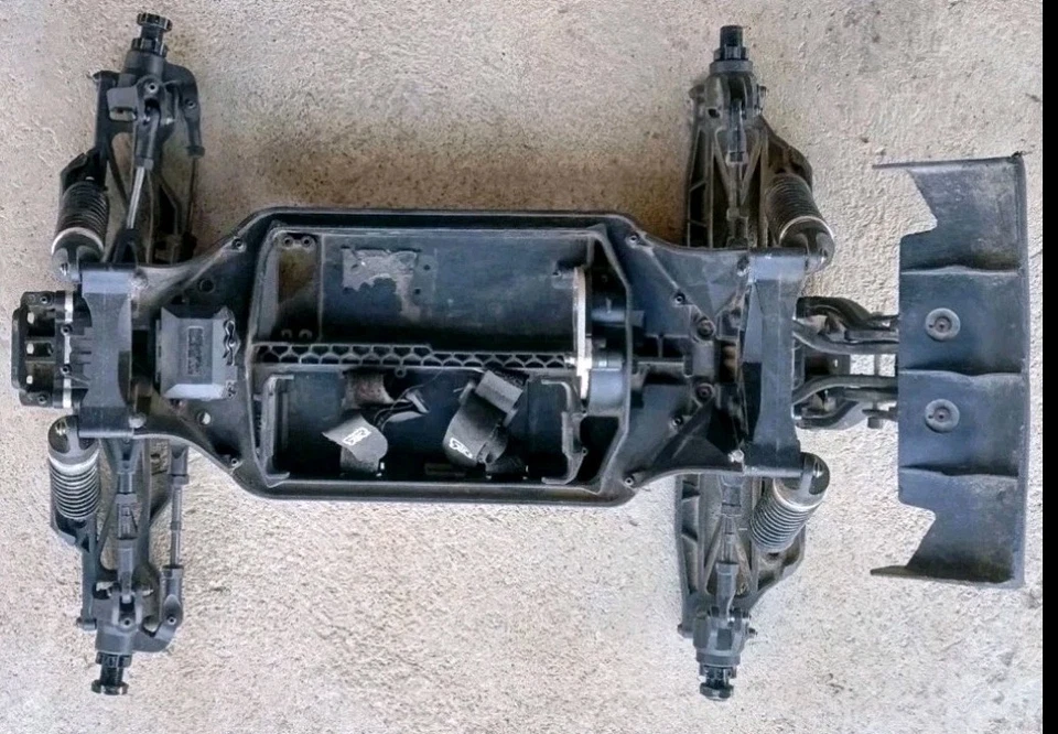 Redcat Kaiju  1/8 RTR 4WD Monster Truck Complete Roller Slider Chassis  - Image 1 of 2