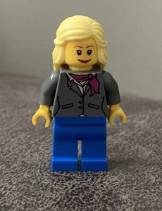 LEGO Minifigur - #TWN119 | Weiblich | Stadt - Winter Village Bakery - #10216 - Bild 1 von 2