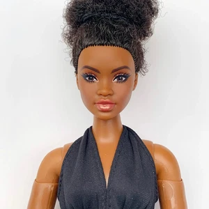 Barbie Signature Looks Model #2 Black afro AA curvy brunette Elle - Bild 1 von 6