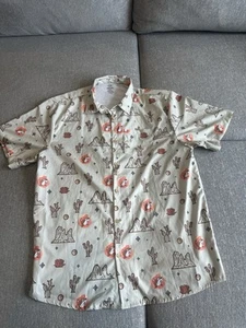 Buc-Ees Shirt Mens 2XL Beige Camper Desert Hawaiian Cactus Short Sleeve NWT - Picture 1 of 7
