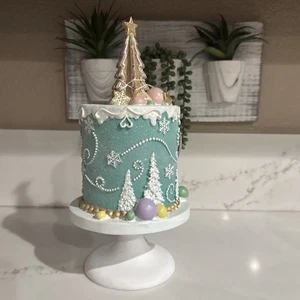 Sugurplum Dreams Christmas Cake On Pedestal Holiday Decor - Picture 1 of 6