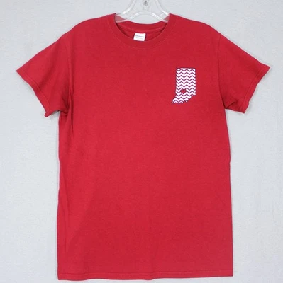 Indiana Hoosier Mapa Estatal Chevron Corazón Ciudad B Gildan Camiseta Roja Pequeña Foto 1 de 4