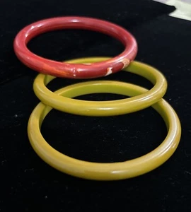 Lot of 3 Bakelite Bangle Bracelets Mustard Yellow & Red - Picture 1 of 8