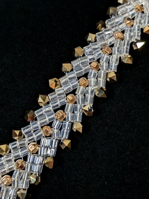 Brazalete Beachy Coastal Claro Dorado Facetado Cuentas Tejido Estilo 7 pulgadas Foto 1 de 4