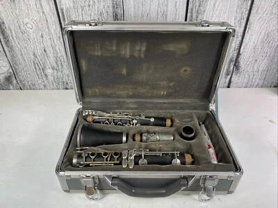 Clarinete Suzuki Musique con estuche y accesorios Foto 1 de 4