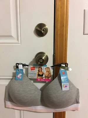 BRAND NEW WOMEN'S SIZE XL HANES COMFORTFLEX FIT WIRELESS T-SHIRT BRA - Image 1 of 4