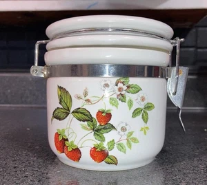 Vintage Deckeldose Porzellan Erdbeeren Edelstahl Riegel Landhausstil EUC - Bild 1 von 7