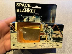 Coperta spaziale vintage made in USA vecchia confezione NASA riflettente uomo sulla luna scatola INUTILIZZATA - Foto 1 di 5